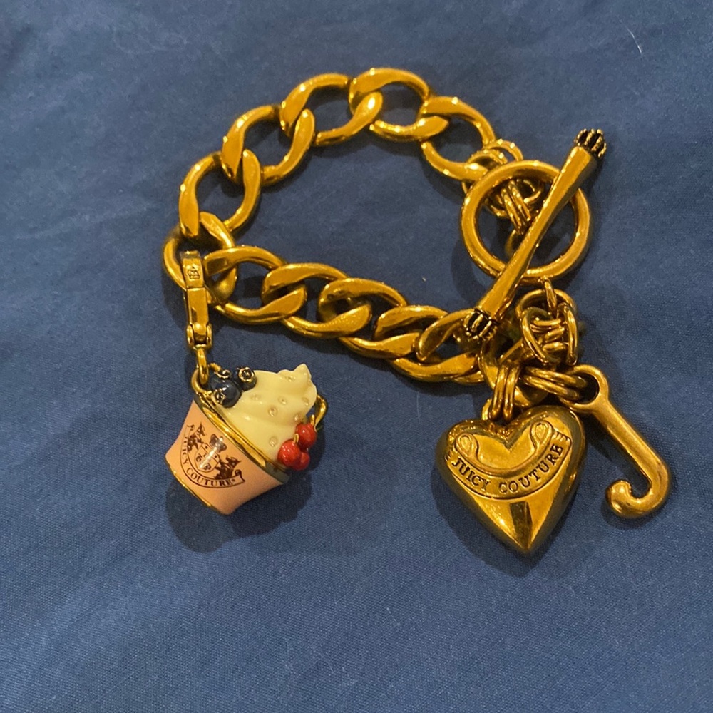 Vintage Juicy Couture charm bracelet with one charm